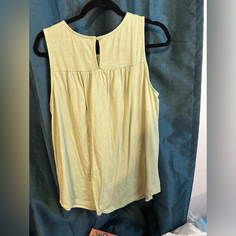 Misia Light Green Sleeveless Lace Blouse - Picture 3 of 3